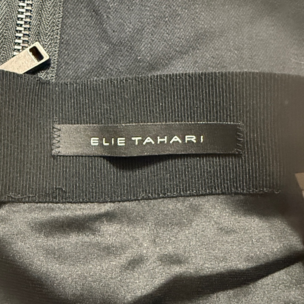 Elie Tahari Valeria Lamb Leather Panel Pencil Skirt Size: 4 Length: 20.5” - Picture 4 of 9